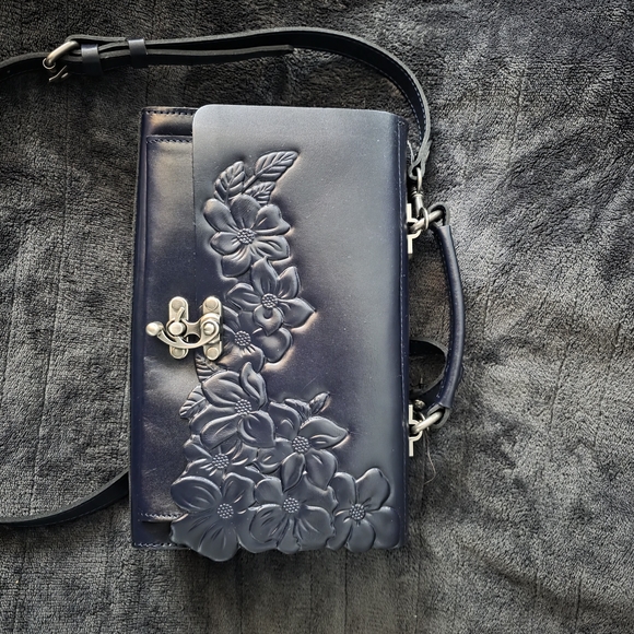 LEATHER PATRICIA NASH Elegant Navy Blue Floral Embossed Handbag NWT NO CALLOUTS - Picture 8 of 8